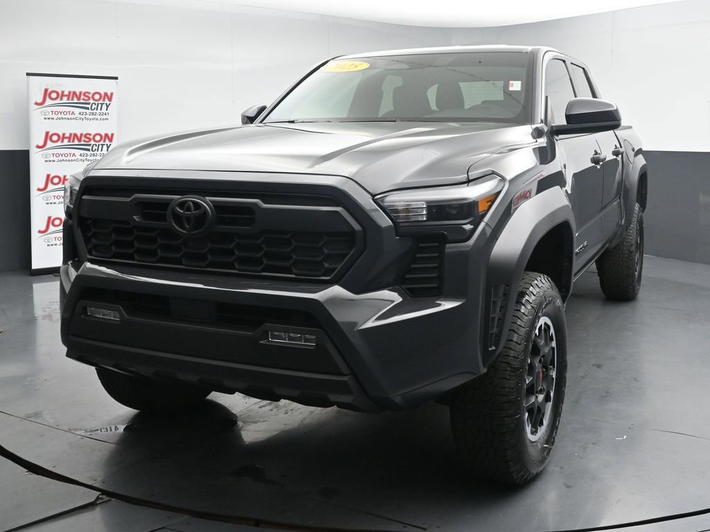 Used 2025 Toyota Tacoma TRD Off-Road AWD/4WD image 4