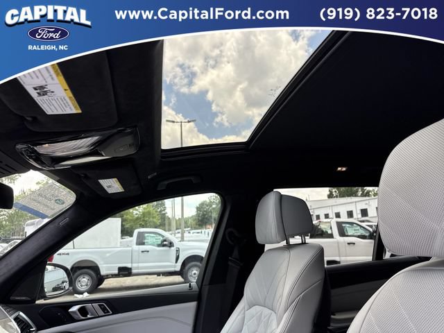 Used 2023 BMW X7 xDrive40i w/ Premium Package AWD/4WD image 22