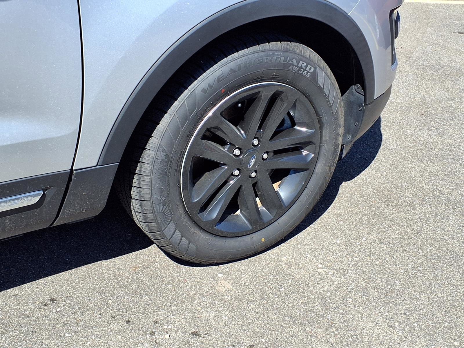 Used 2017 Ford Explorer XLT w/ Equipment Group 202A FWD image 28