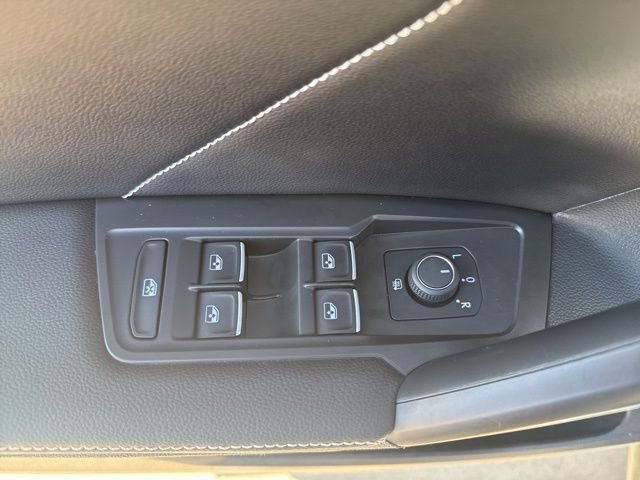 Used 2024 Volkswagen Tiguan SE R-Line AWD/4WD image 8