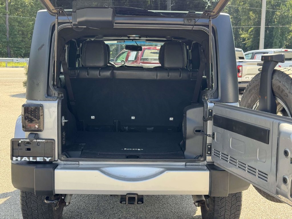 Used 2013 Jeep Wrangler Unlimited Sahara w/ Dual Top Group AWD/4WD image 15