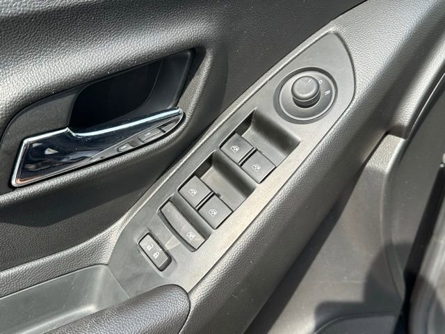 Used 2020 Chevrolet Trax LS w/ Tint and Cruise Package FWD image 11