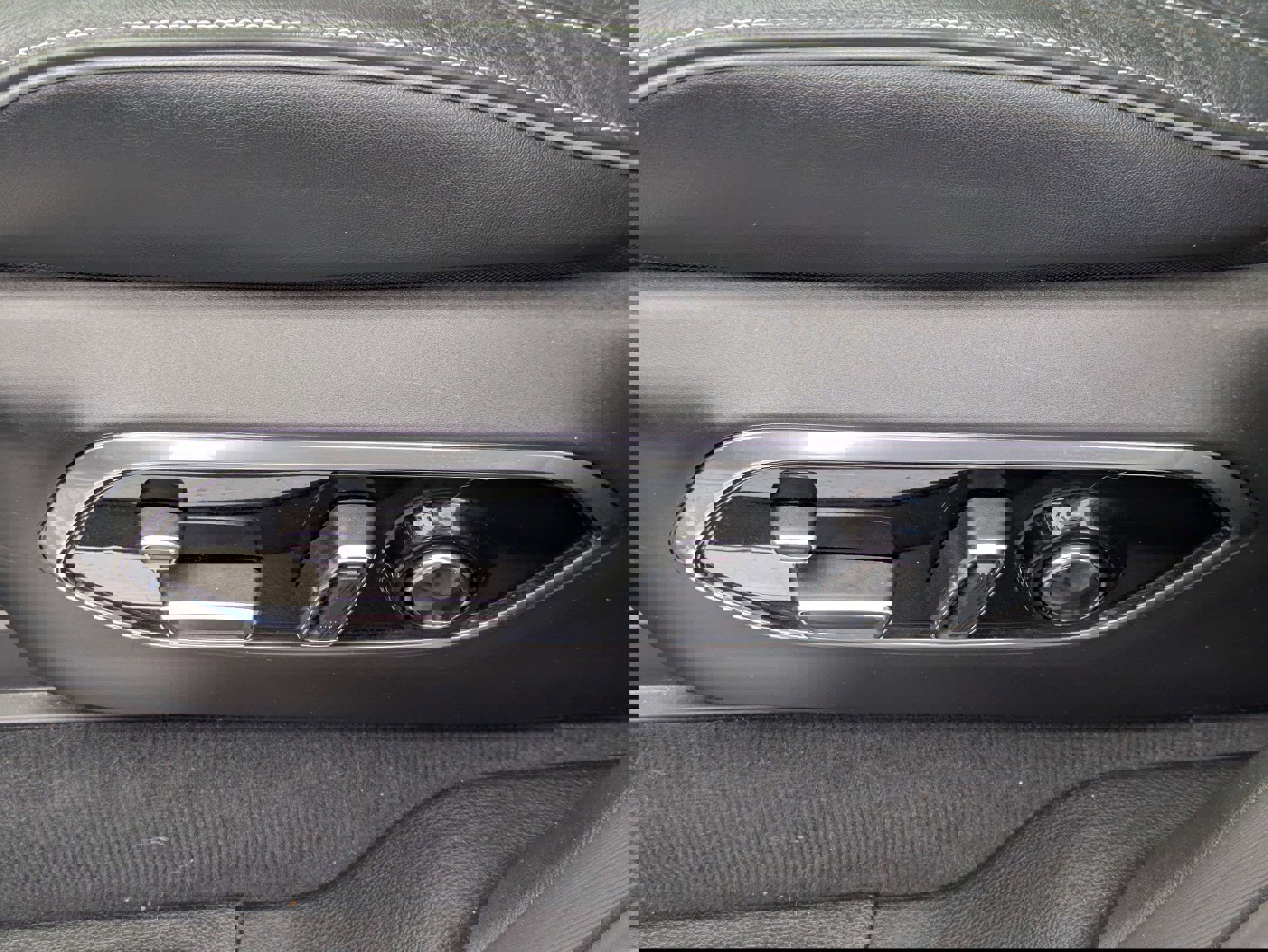 Certified 2025 Jeep Grand Cherokee Overland w/ Luxury Tech Group IV image 14