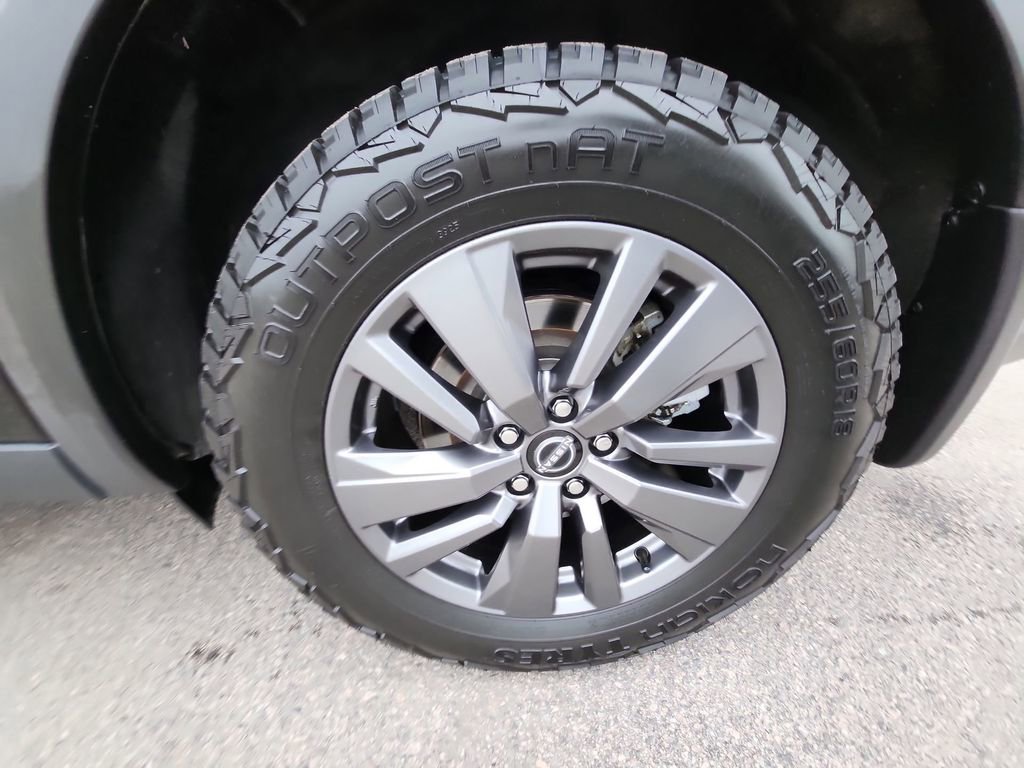 Used 2023 Nissan Pathfinder S image 37