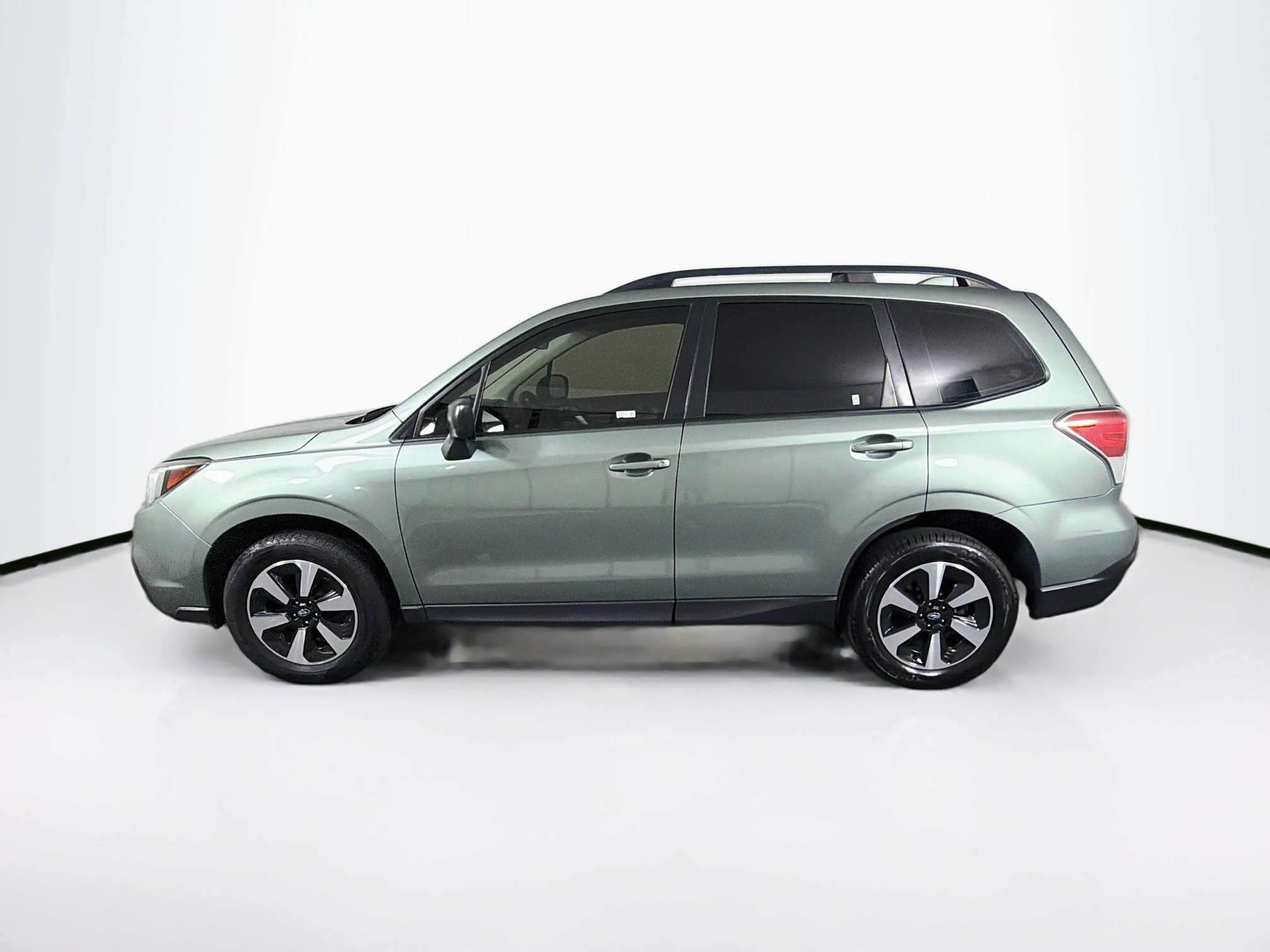 Used 2017 Subaru Forester 2.5i w/ Alloy Wheel Package AWD/4WD image 4