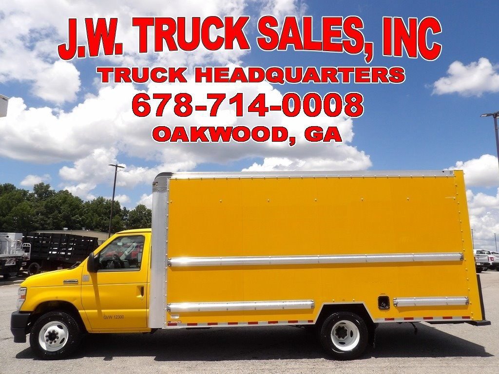 Used 2021 Ford E-350 and Econoline 350 Super Duty RWD image 2