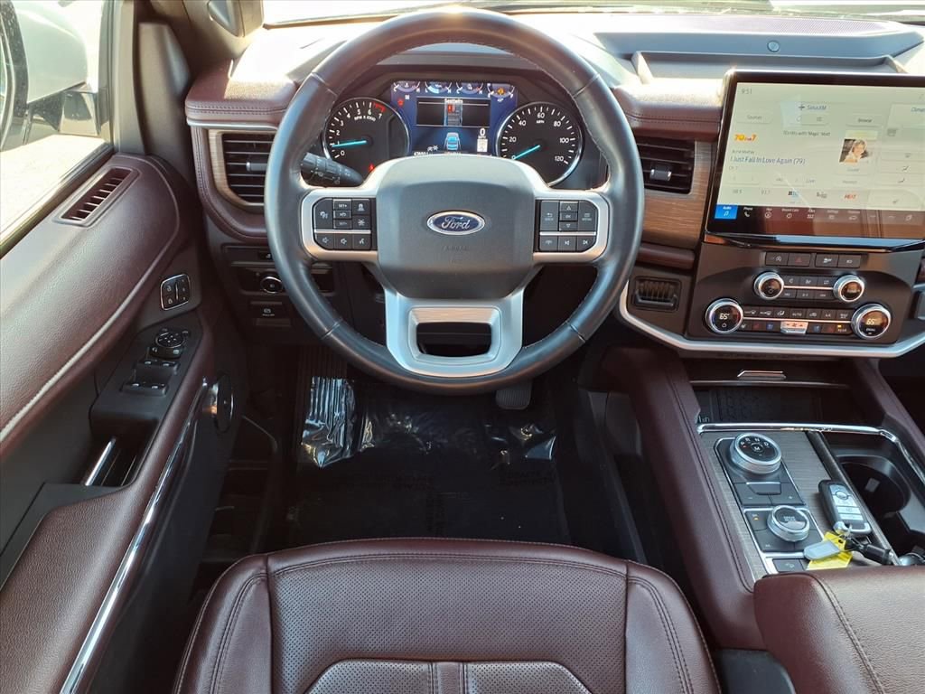 Used 2024 Ford Expedition Limited image 3