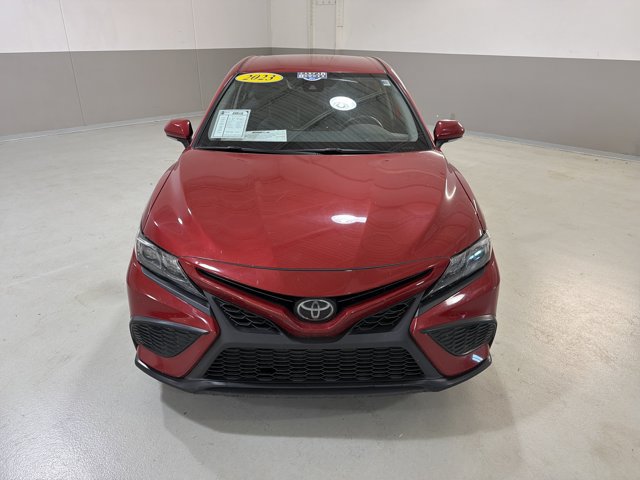 Used 2023 Toyota Camry SE FWD image 3
