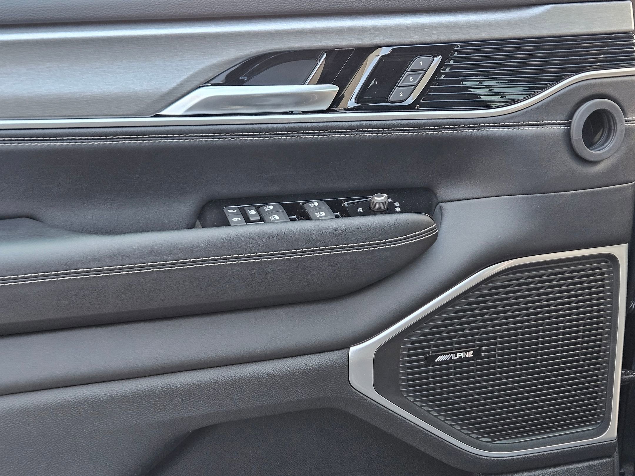 New 2026 Jeep Grand Wagoneer L Limited AWD/4WD image 17