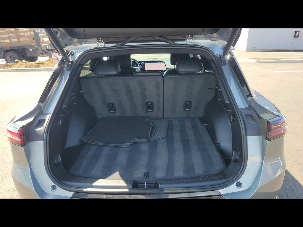 Used 2024 Chevrolet Equinox EV LT w/ LPO, Blackout Package FWD image 8