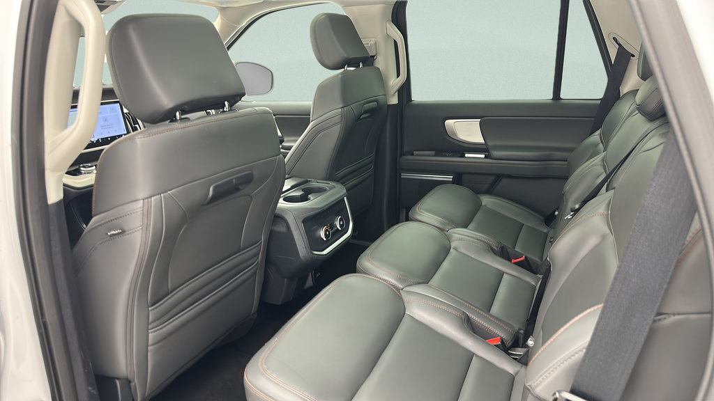 Used 2025 Ford Expedition Active AWD/4WD image 9
