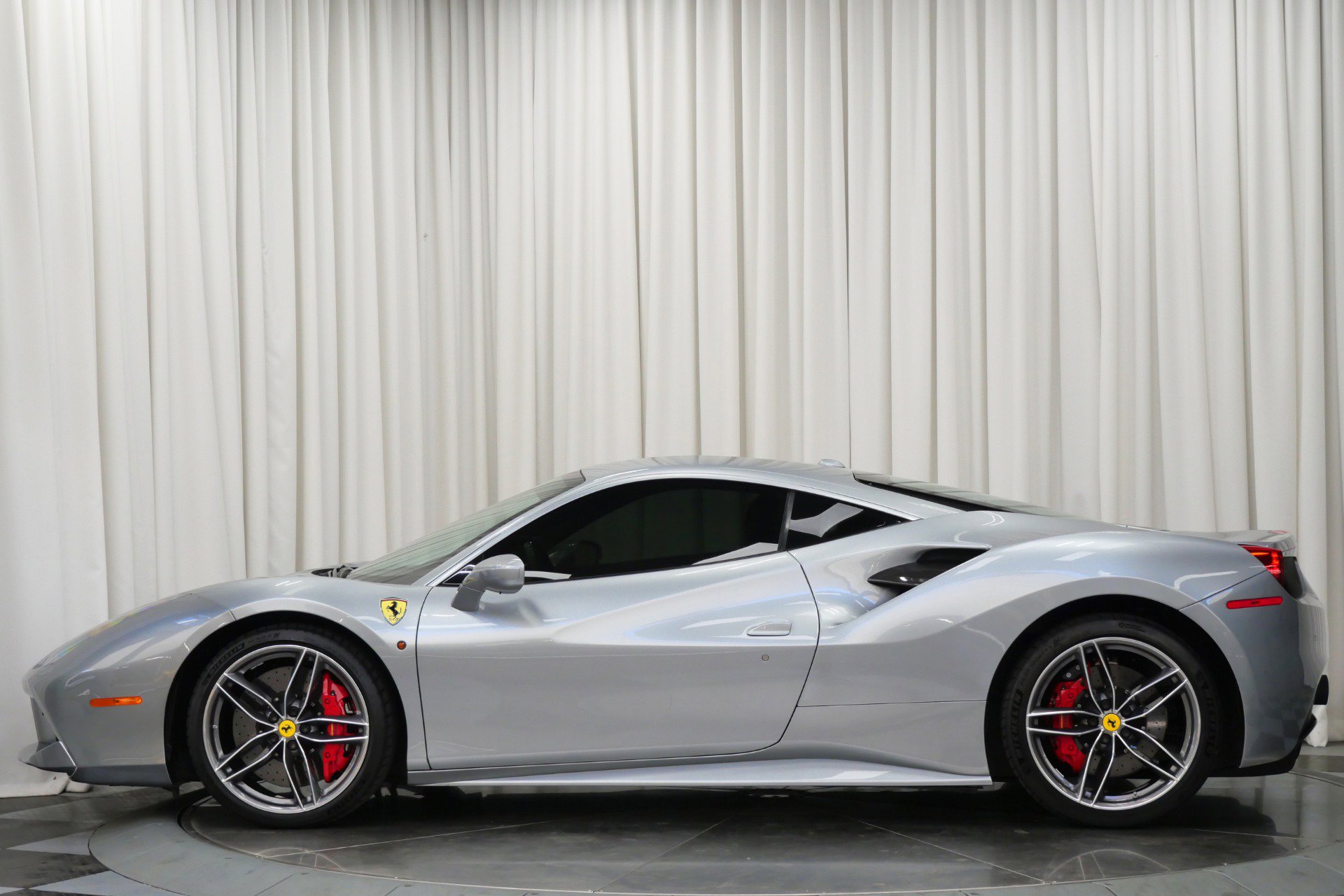 Used 2018 Ferrari 488 GTB image 6