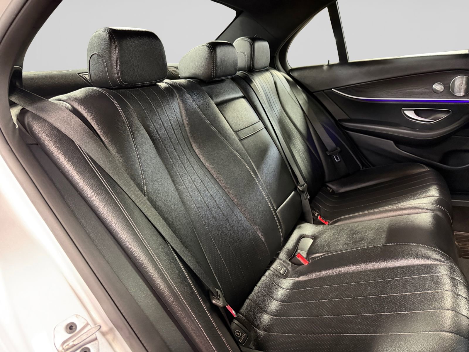 Used 2019 Mercedes-Benz E 300 4MATIC image 25