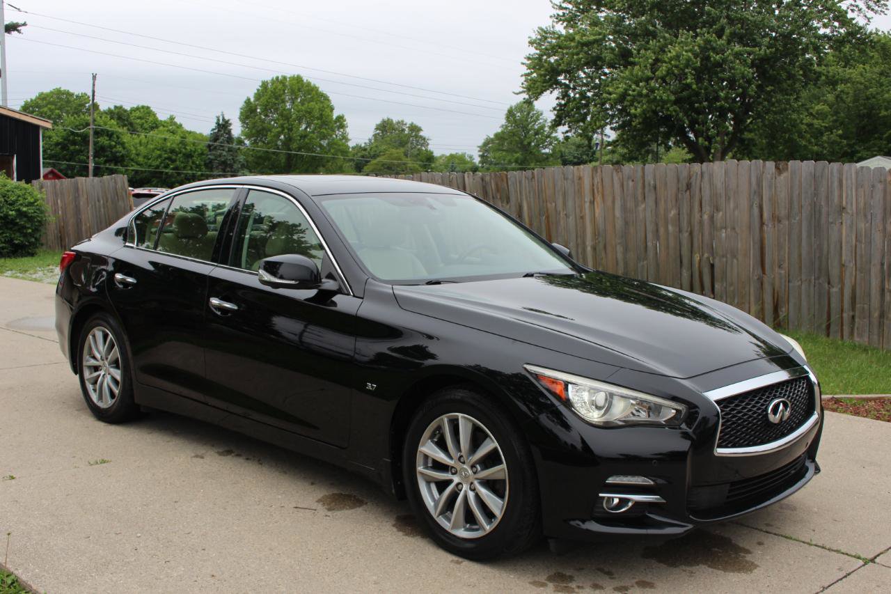 Used 2015 INFINITI Q50 Premium w/ Technology Package AWD/4WD image 2