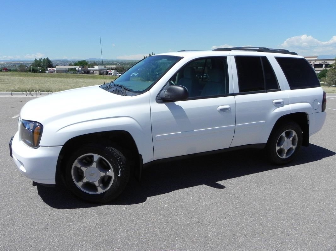 Used 2008 Chevrolet TrailBlazer LT w/ Off-Road Package AWD/4WD image 3