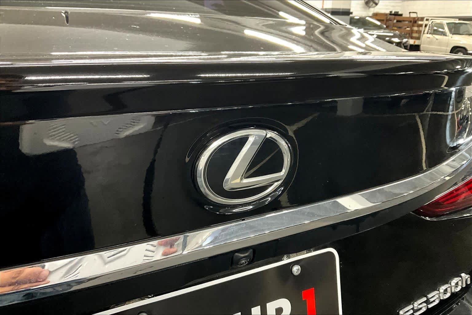 Used 2024 Lexus ES 300h w/ Premium Package FWD image 31