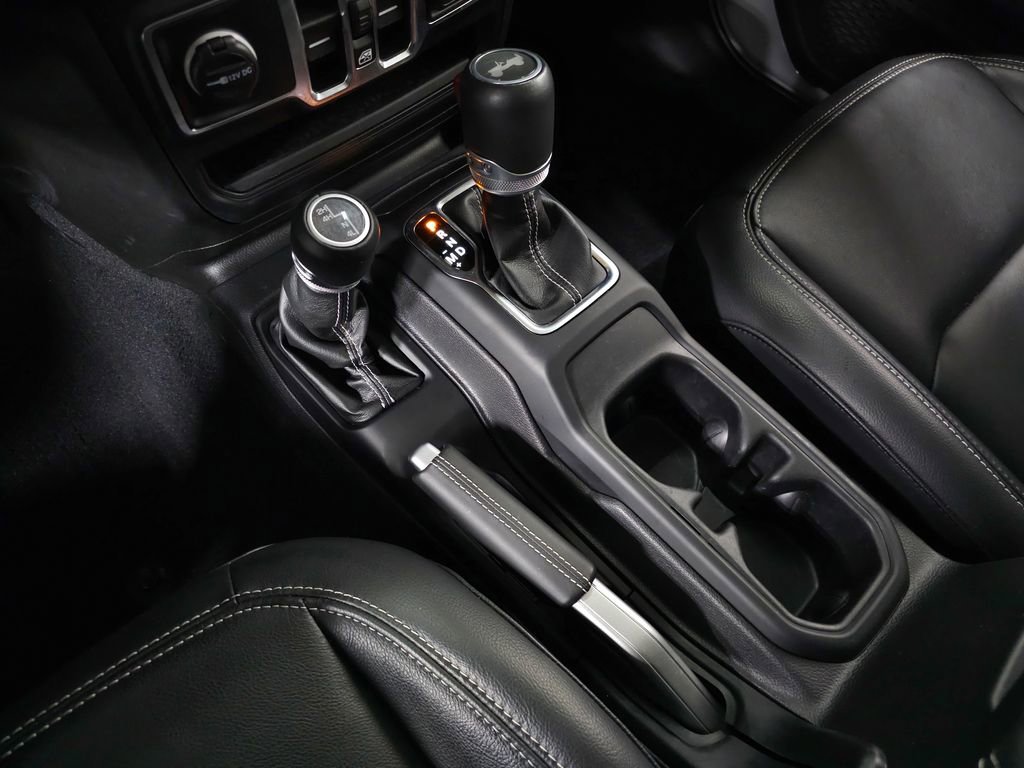 Used 2022 Jeep Wrangler Unlimited Sahara w/ LED Lighting Group AWD/4WD image 30