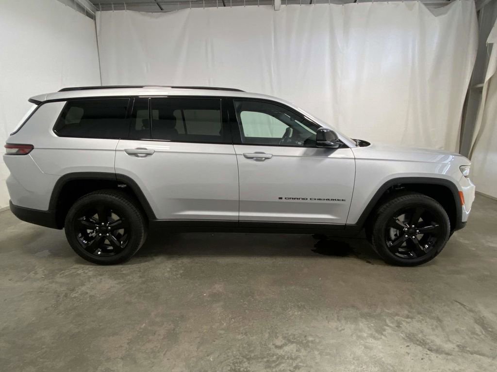 New 2025 Jeep Grand Cherokee L Limited w/ Luxury Tech Group II image 2