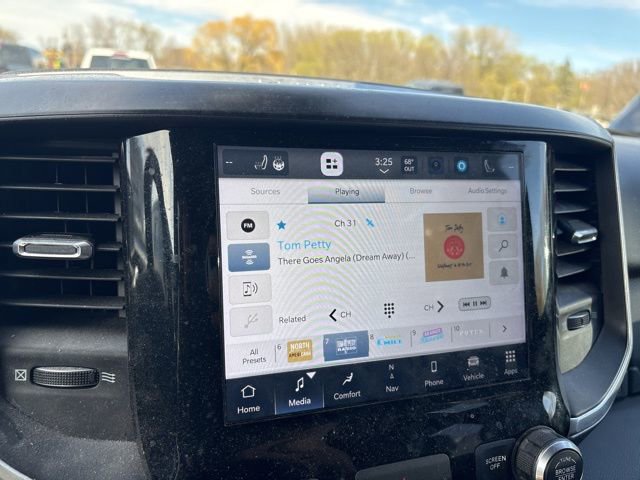 Used 2022 RAM 1500 Big Horn AWD/4WD image 22