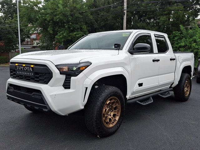 Used 2024 Toyota Tacoma SR RWD image 3