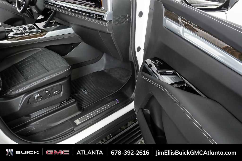 Used 2025 Cadillac Escalade ESV Sport Platinum image 30