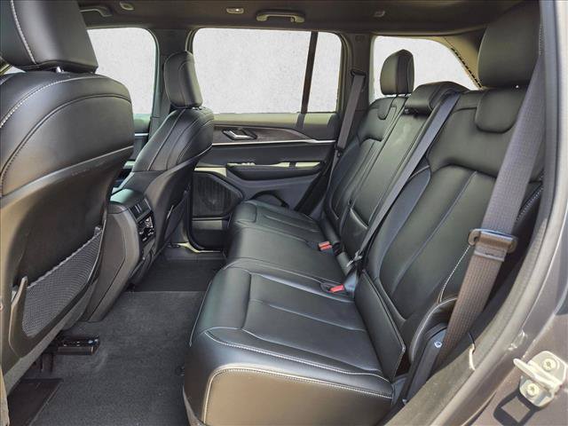 Used 2025 Jeep Grand Cherokee Limited RWD image 19