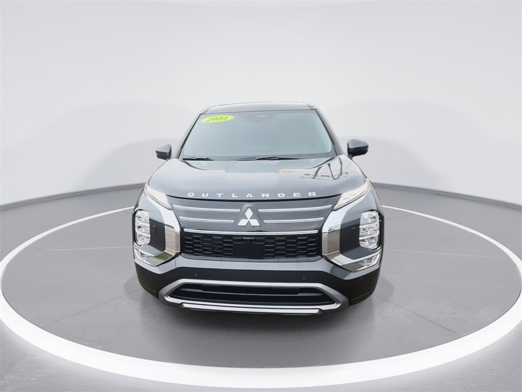 New 2025 Mitsubishi Outlander SE image 3