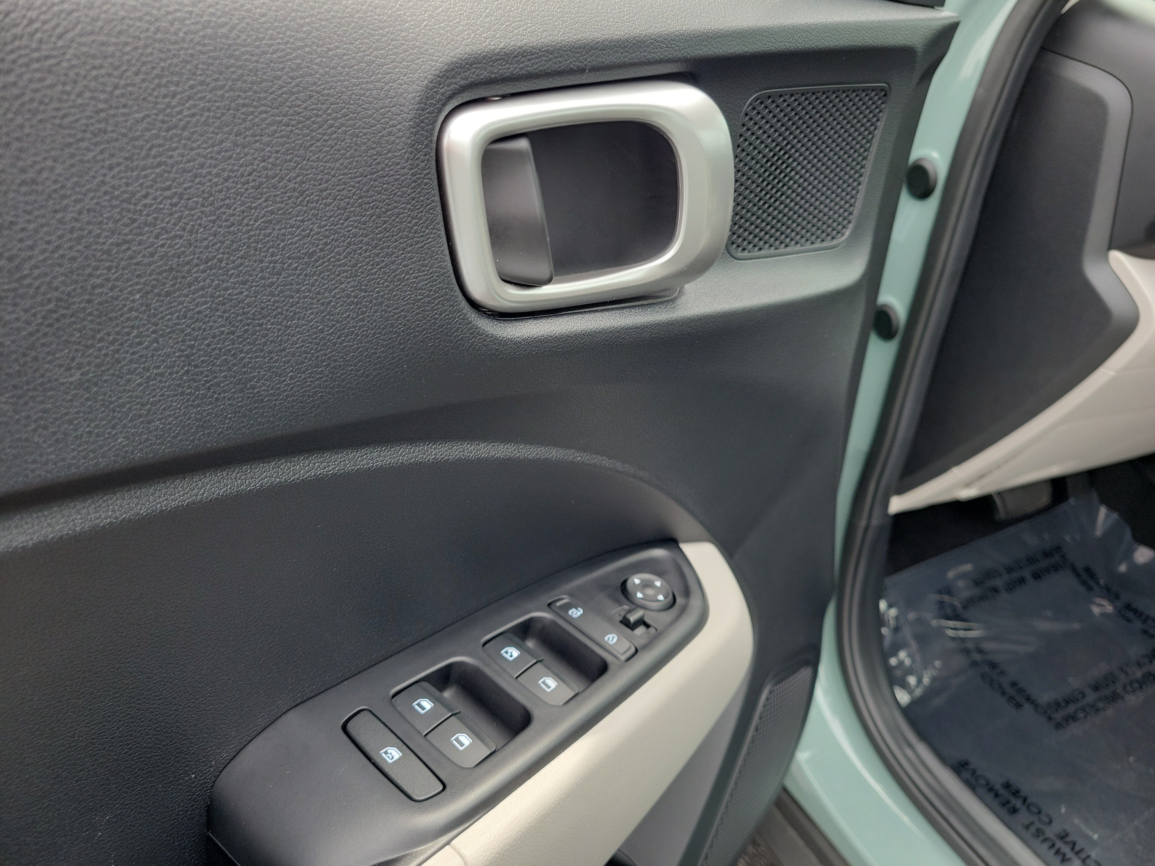 Used 2025 Hyundai Venue SEL FWD image 18