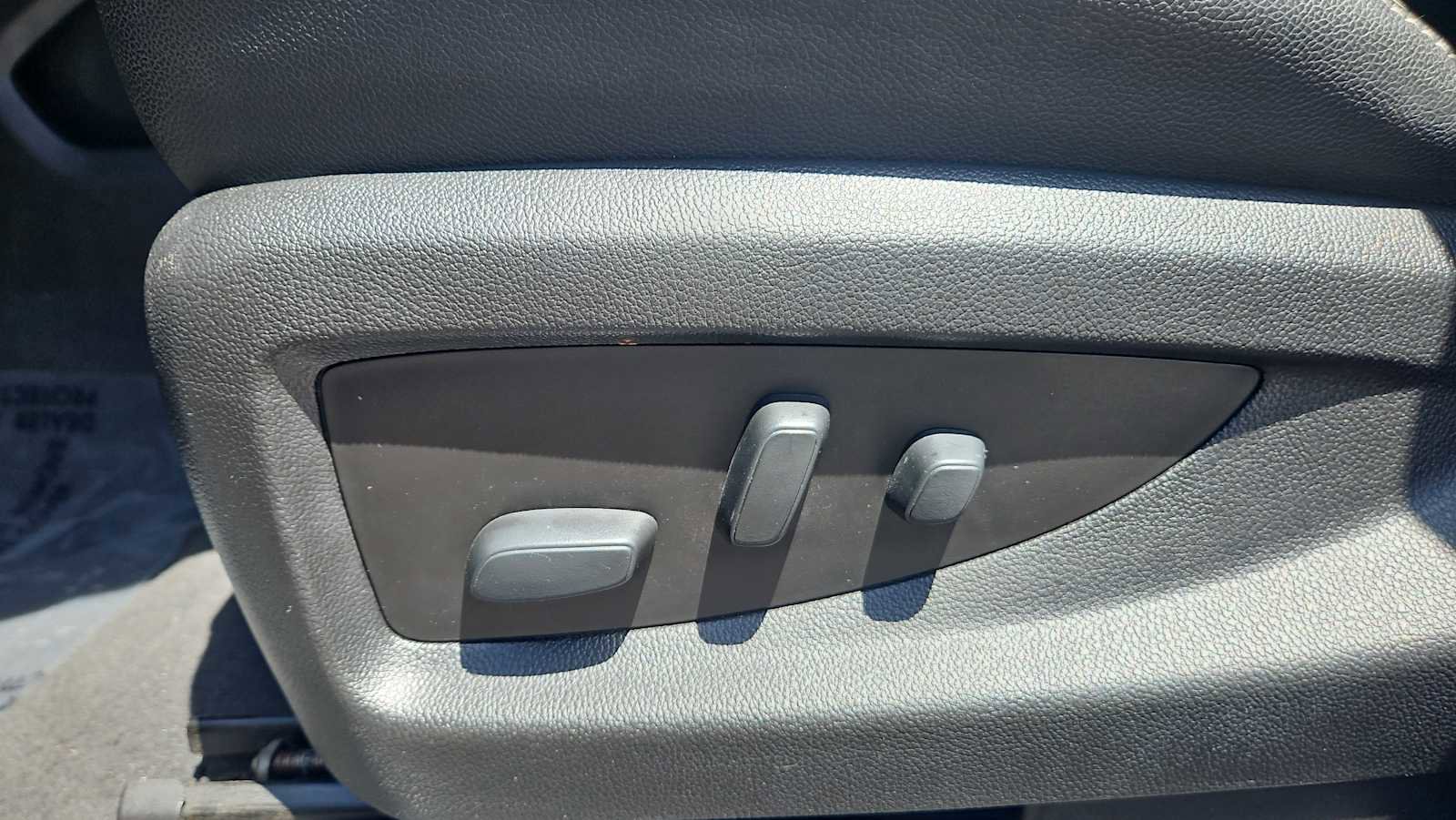 Used 2019 GMC Yukon SLT w/ Open Road Package AWD/4WD image 14