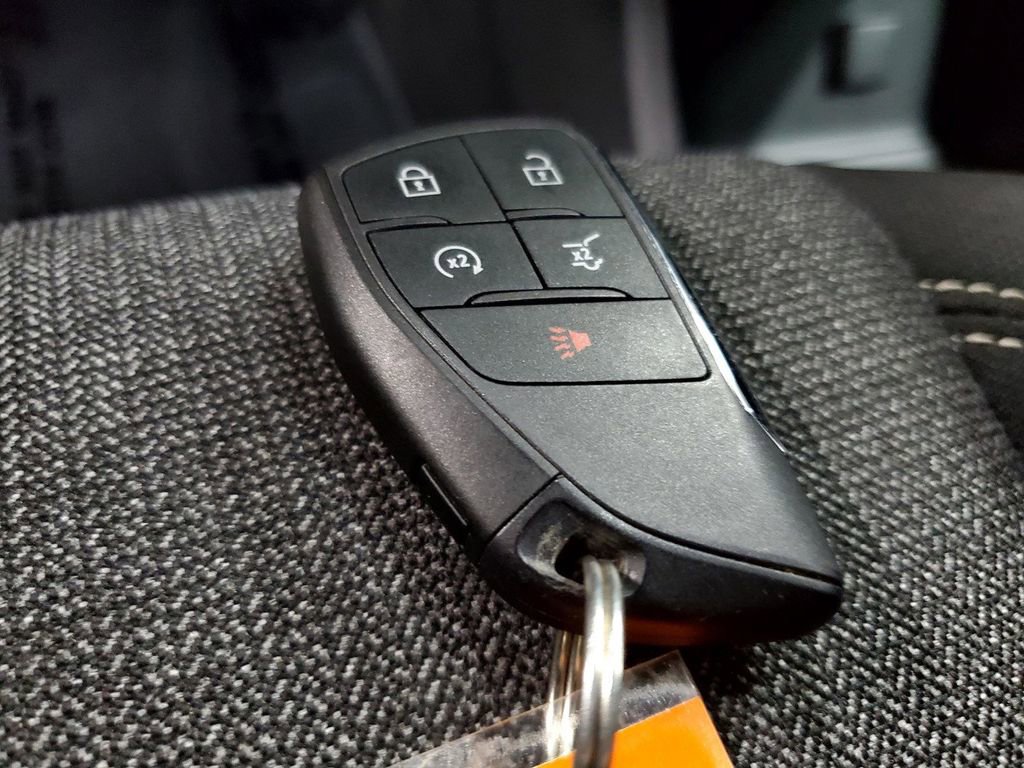 Used 2025 GMC Acadia Elevation image 32