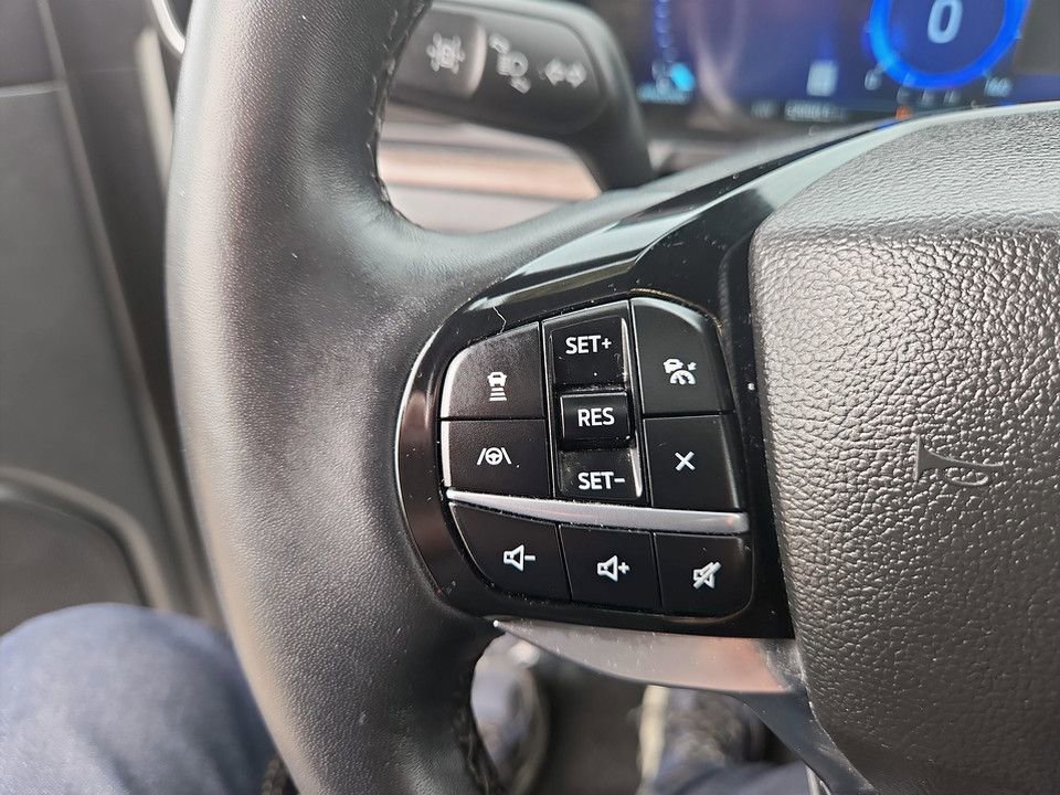 Used 2023 Ford Explorer Platinum w/ Technology Package image 17