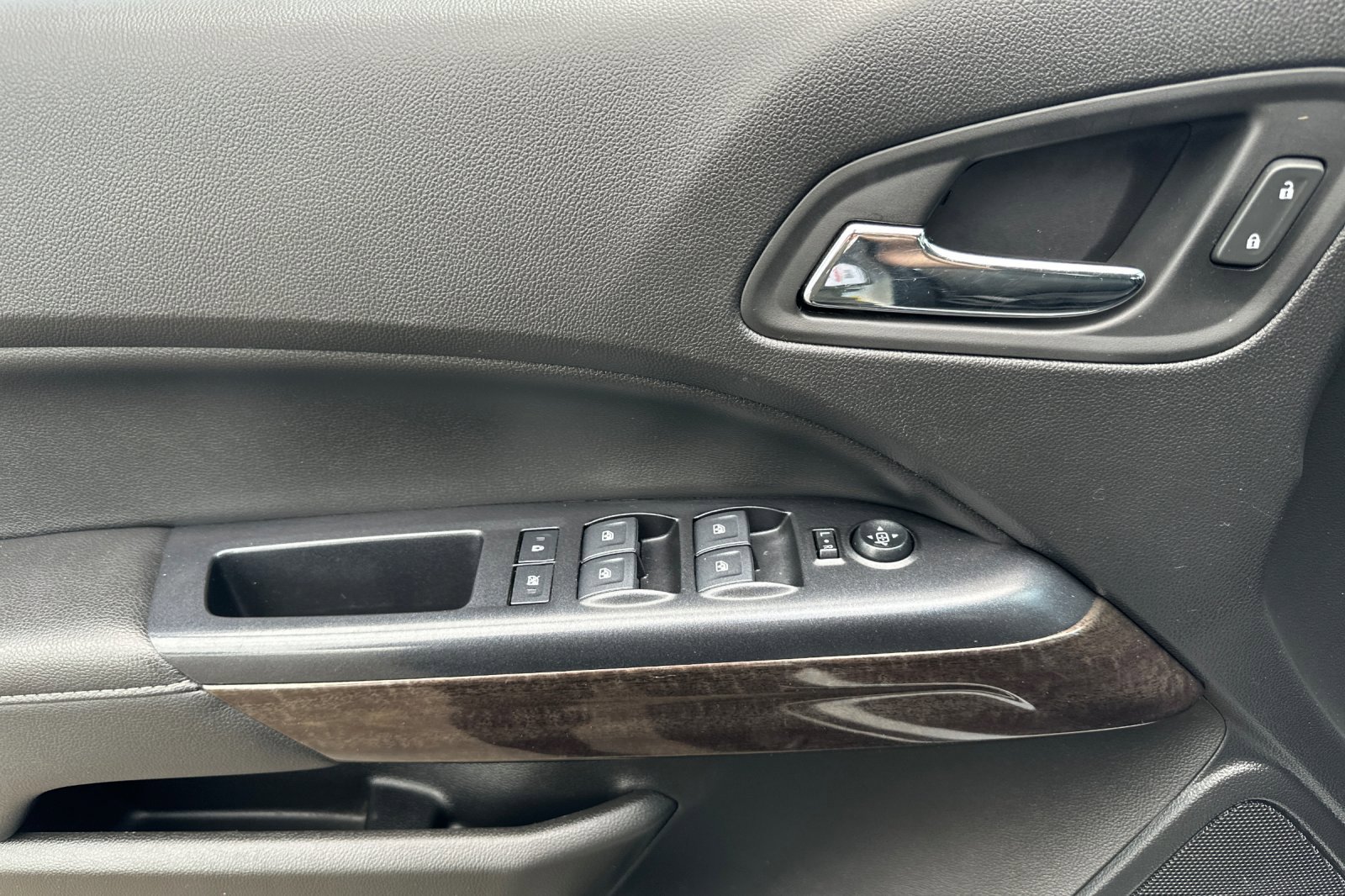 Used 2020 GMC Canyon SLE w/ Elevation Edition image 12