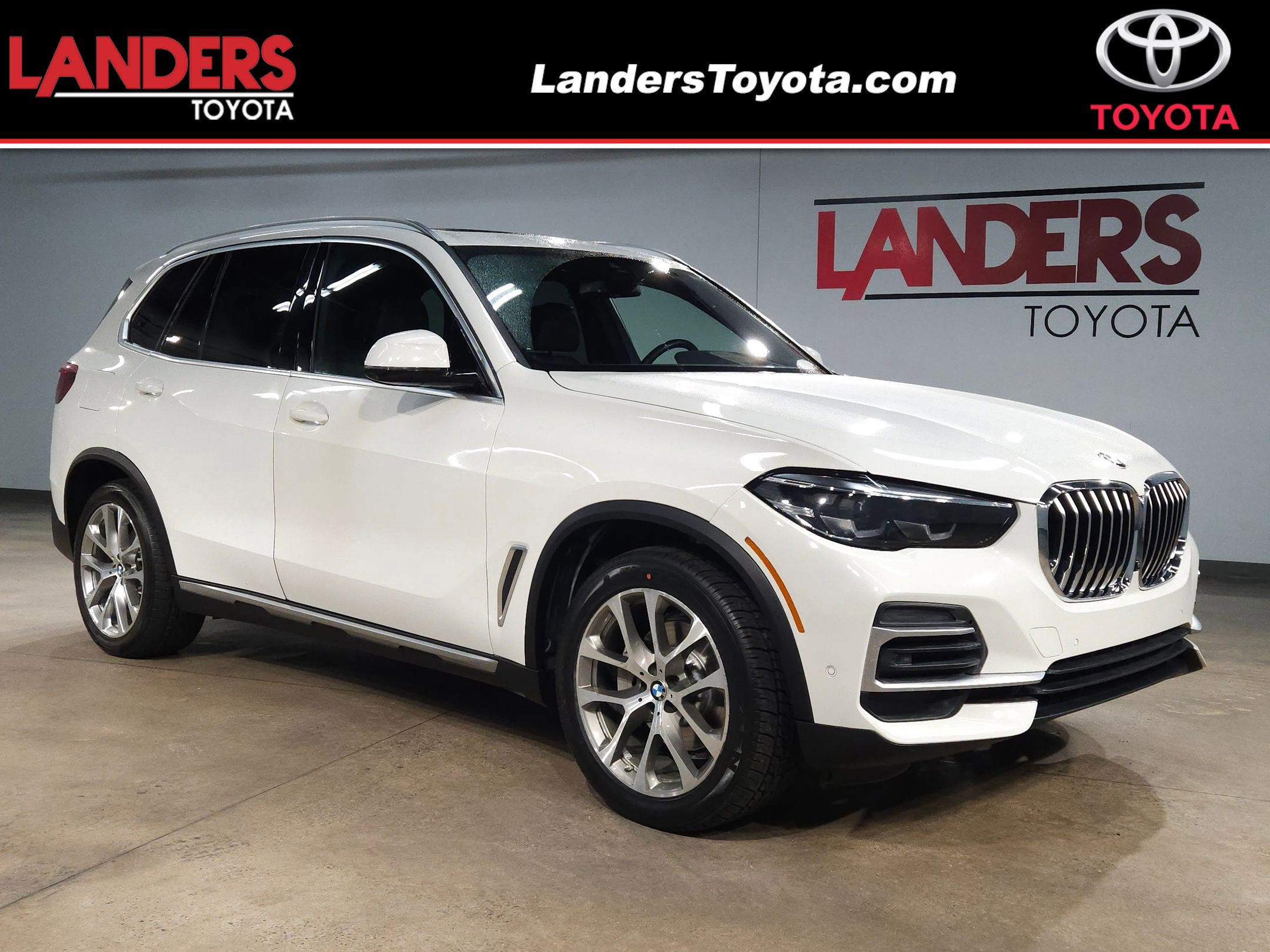 Used 2022 BMW X5 xDrive40i w/ Premium Package image 1