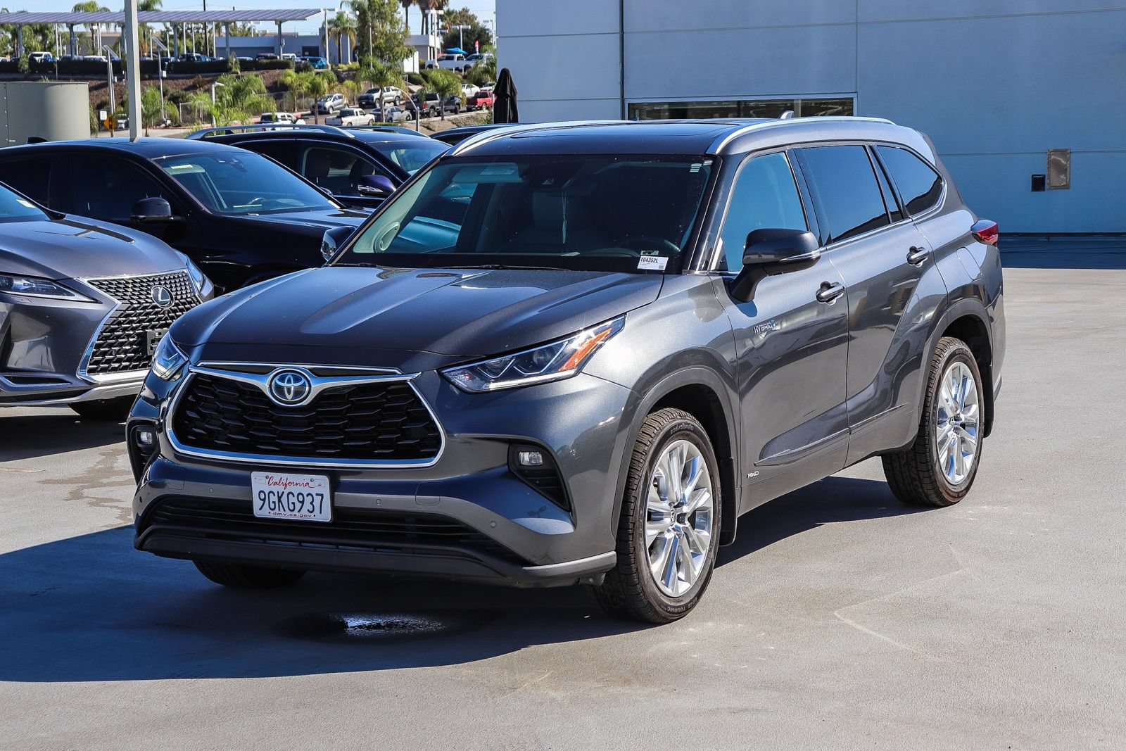 Used 2021 Toyota Highlander Limited AWD/4WD image 3