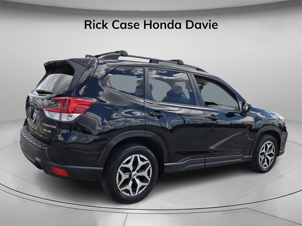 Used 2020 Subaru Forester Premium image 6