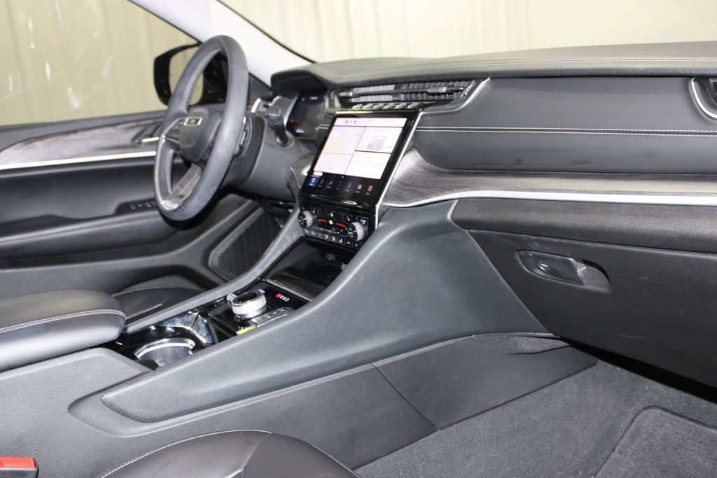 Used 2023 Jeep Grand Cherokee Limited image 22