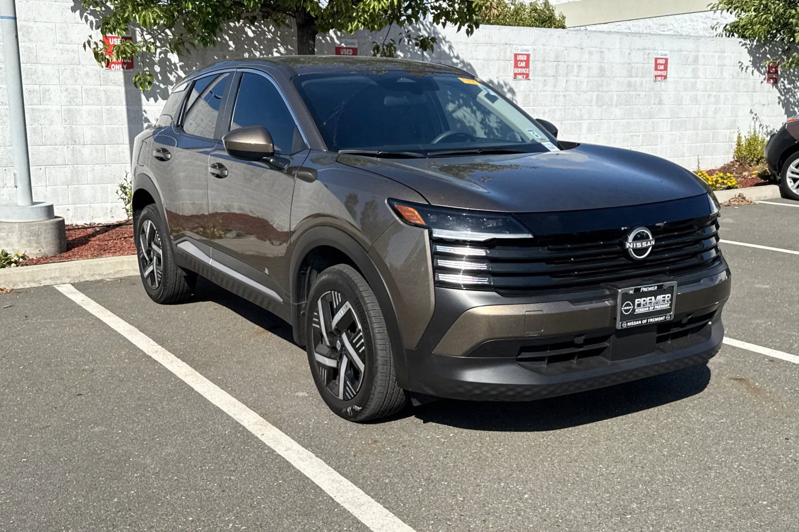 Used 2025 Nissan Kicks SV FWD image 2