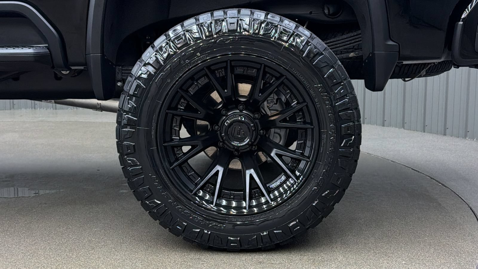 Used 2025 Chevrolet Silverado 2500 High Country w/ Midnight Edition AWD/4WD image 12