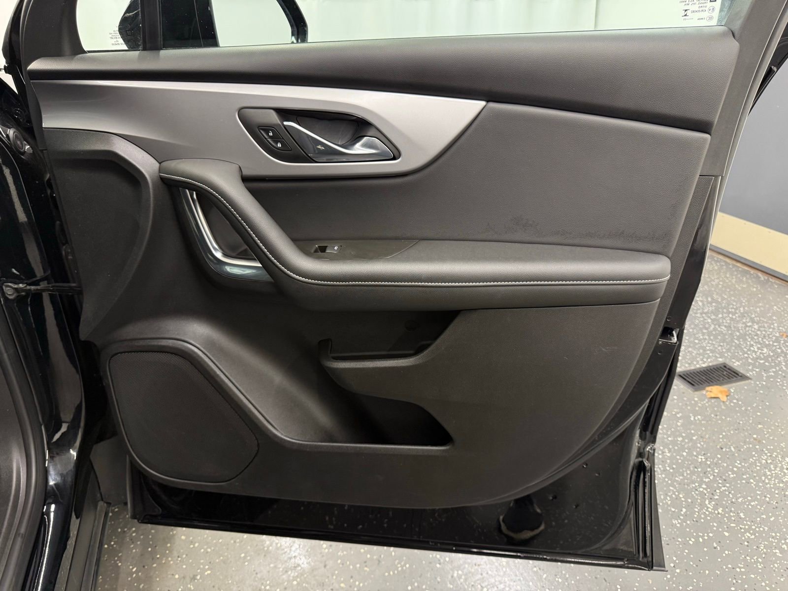 Used 2025 Chevrolet Blazer LT AWD/4WD image 7