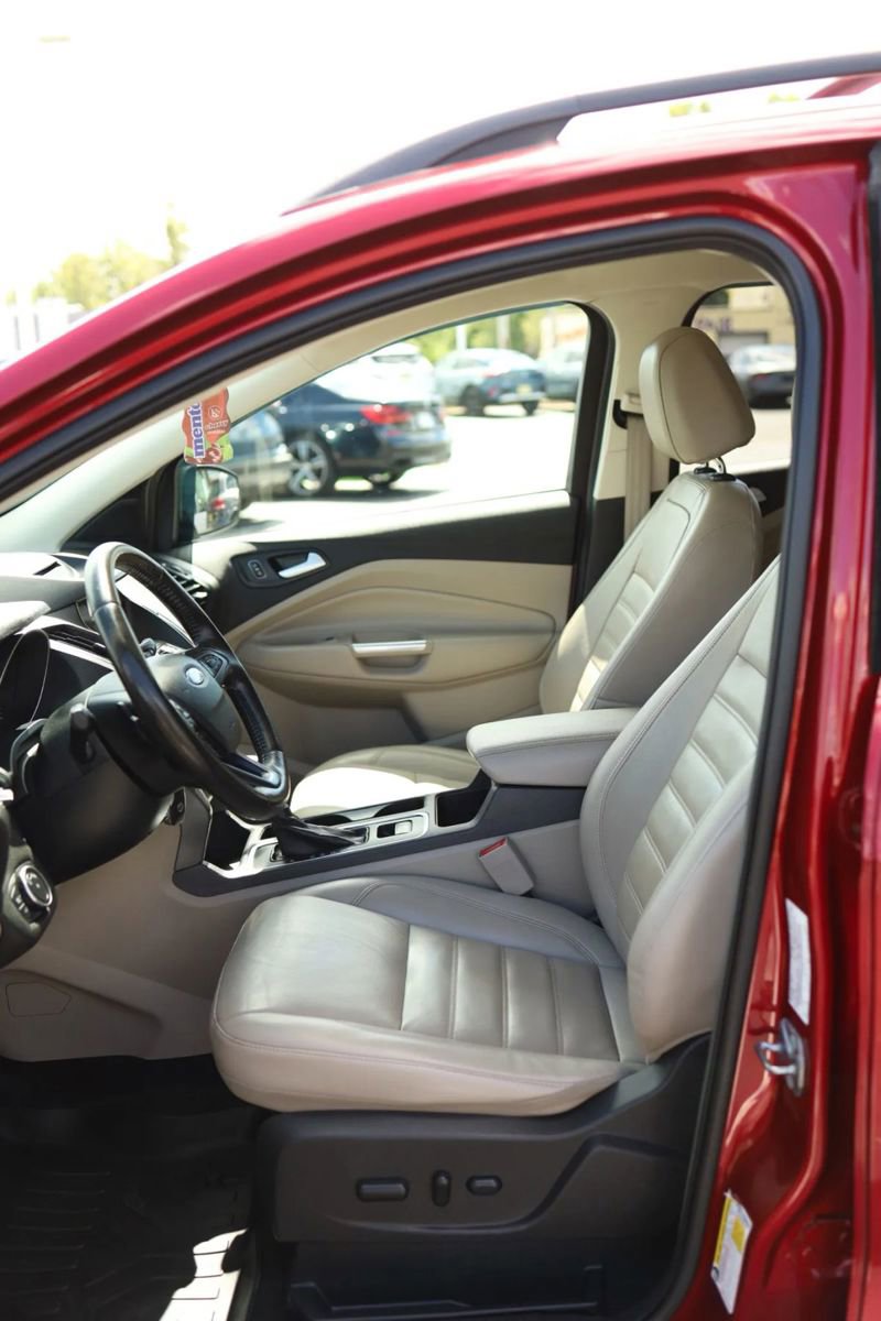 Used 2017 Ford Escape SE w/ SE Leather Comfort Package image 16