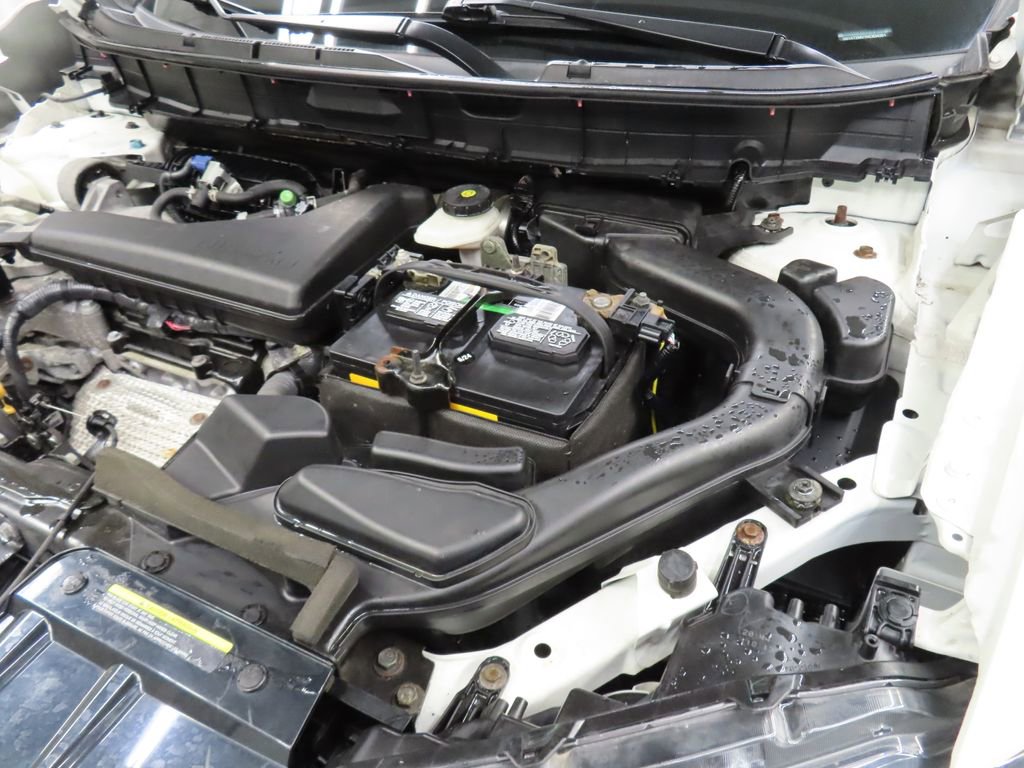 Used 2017 Nissan Rogue SV AWD/4WD image 17
