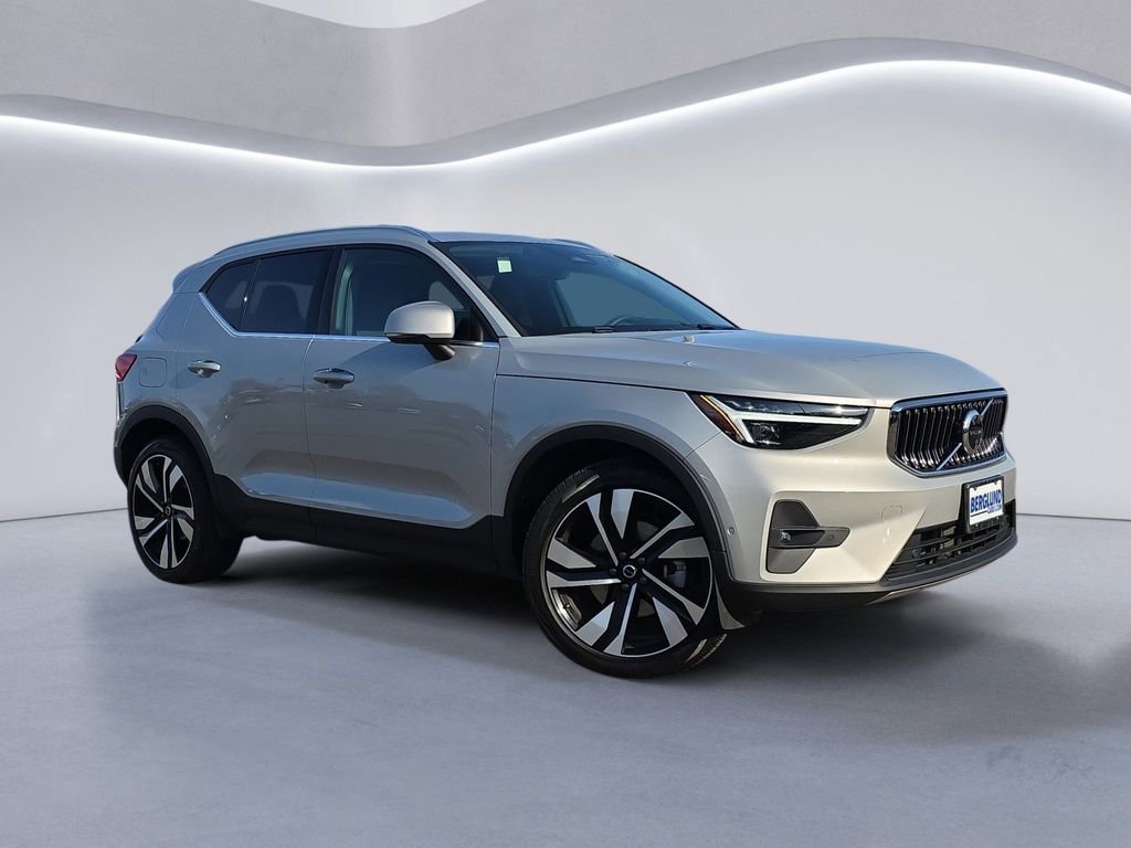 Certified 2025 Volvo XC40 B5 Plus w/ Protection Package Premier image 2