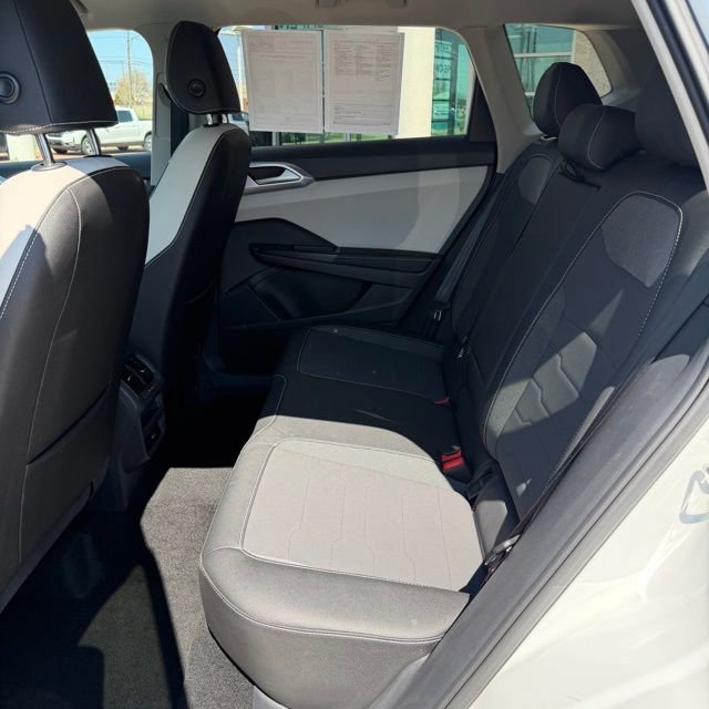 Used 2025 Volkswagen Taos SE AWD/4WD image 11