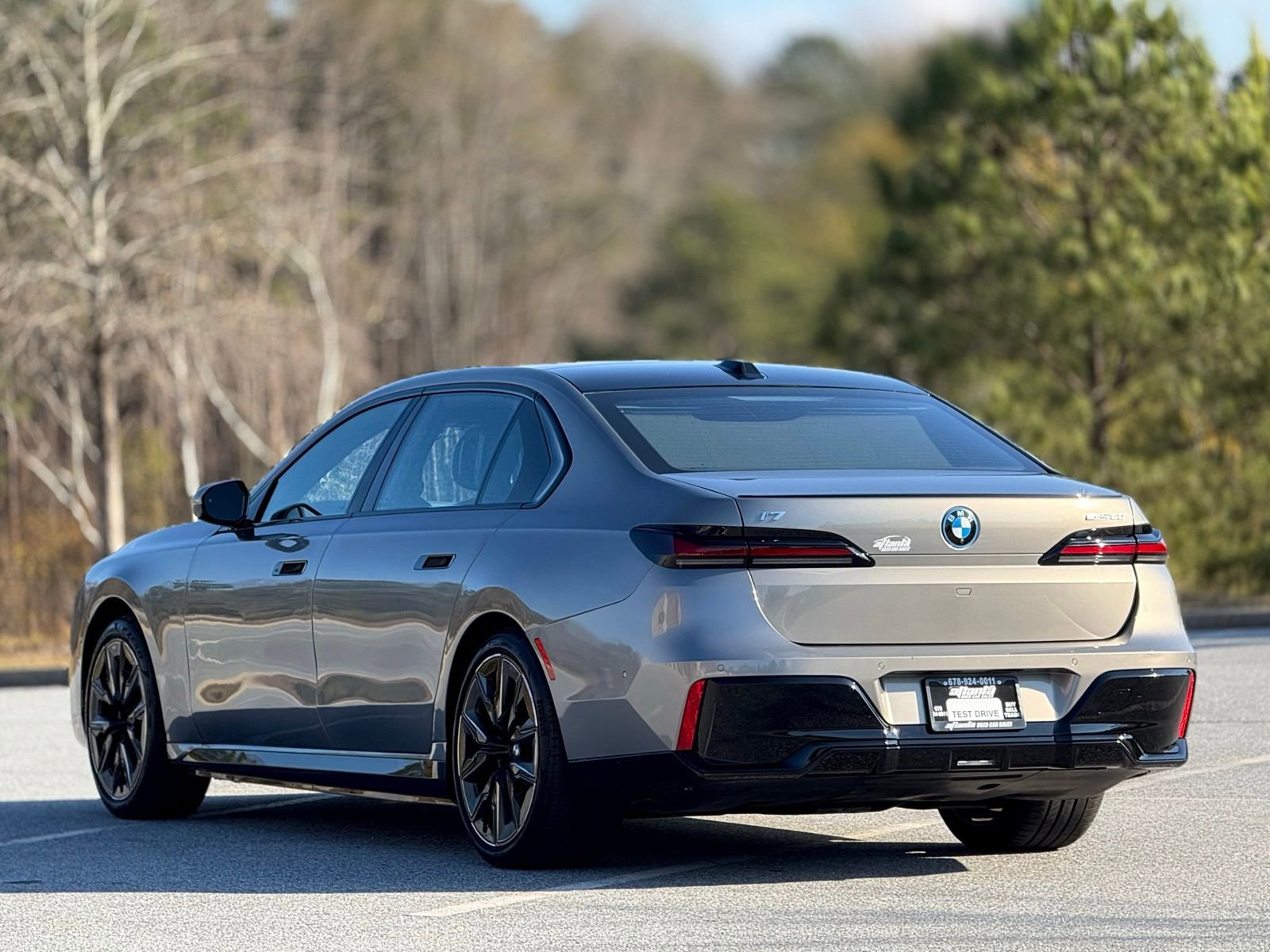 Used 2024 BMW i7 eDrive50 w/ M Sport Package image 9