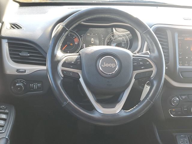 Used 2016 Jeep Cherokee Latitude w/ Cold Weather Group image 12