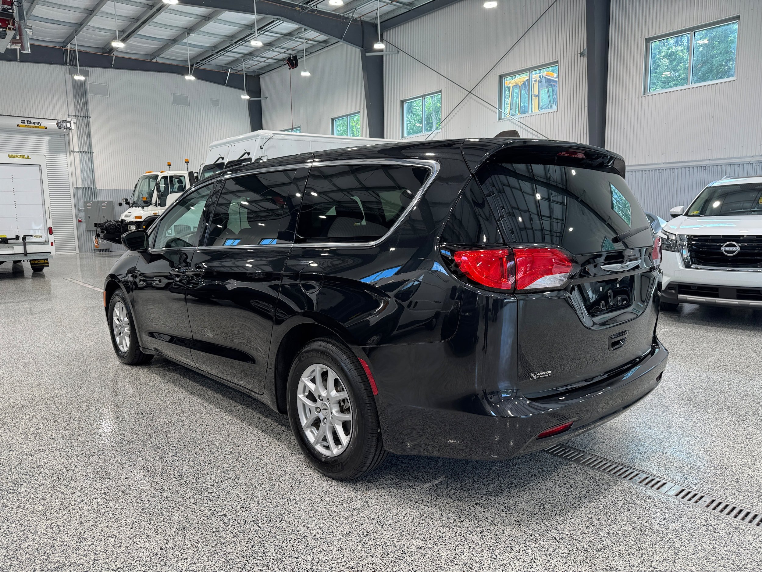 Used 2022 Chrysler Voyager LX FWD image 6
