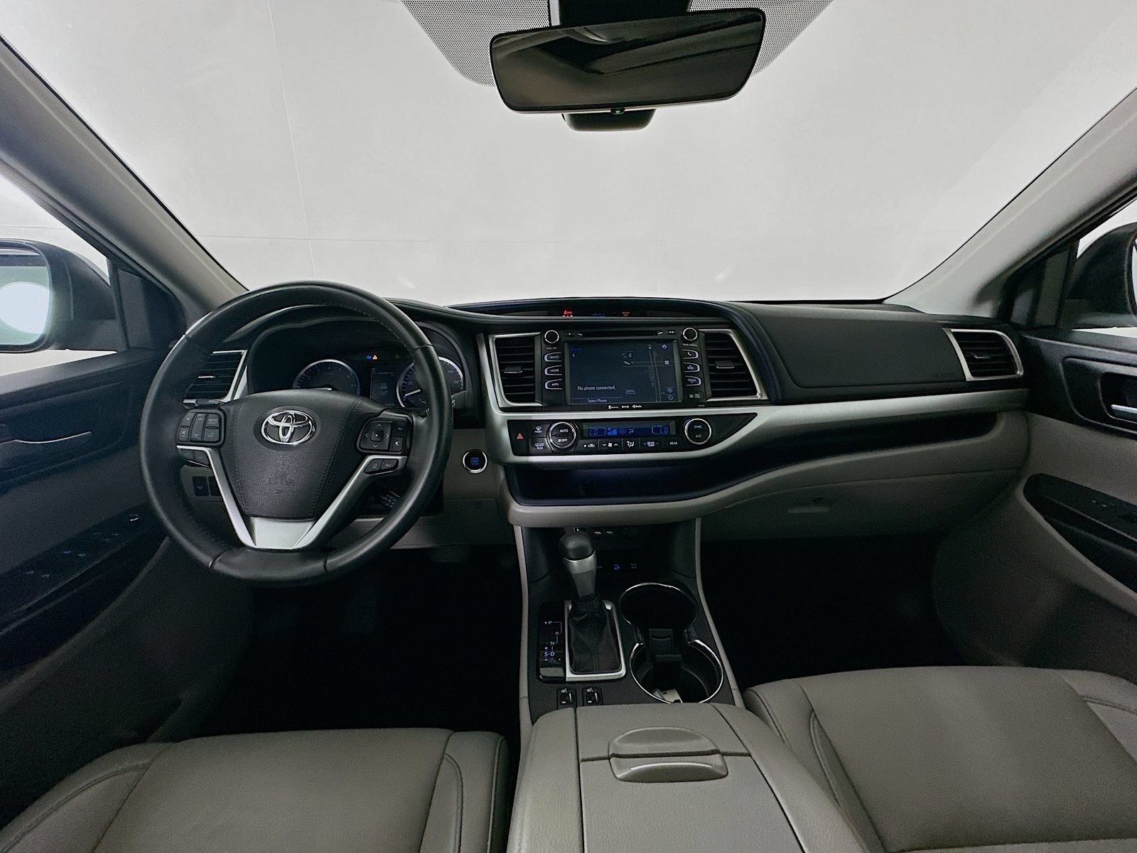 Used 2019 Toyota Highlander XLE AWD/4WD image 14