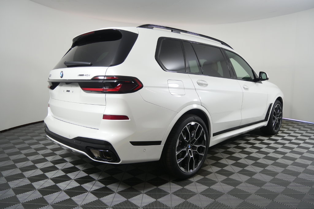 Used 2027 BMW X7 xDrive40i w/ Executive Package AWD/4WD image 4