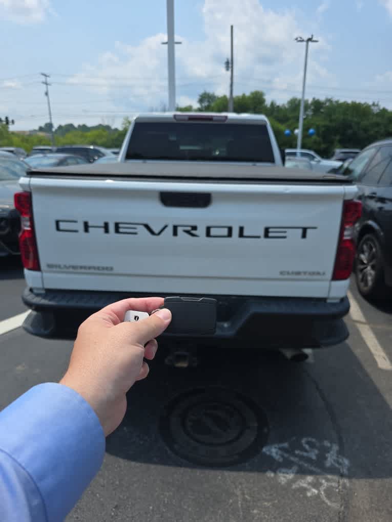 Used 2023 Chevrolet Silverado 2500 Custom w/ Custom Convenience Package AWD/4WD image 3