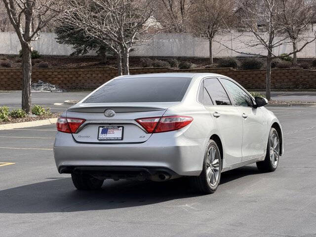 Used 2015 Toyota Camry SE image 4